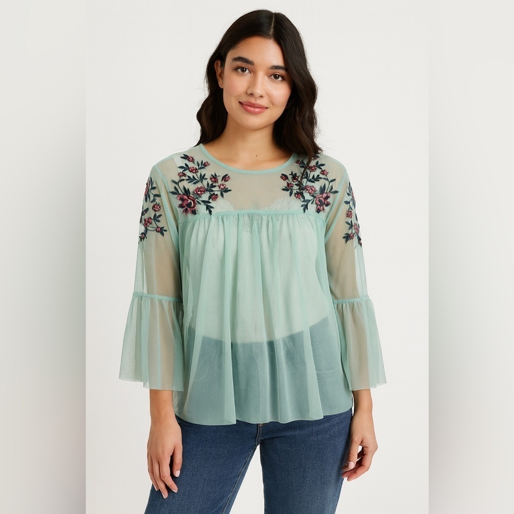 EUC Arizona Jean Company Mint Green Sheer Embroidered Blouse